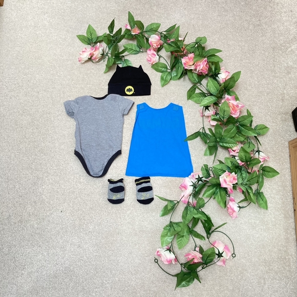 Preloved Baby Boy's Batman Outfit - Perfect for Little Superheroes, 0-6 Months - Picture 9 of 13